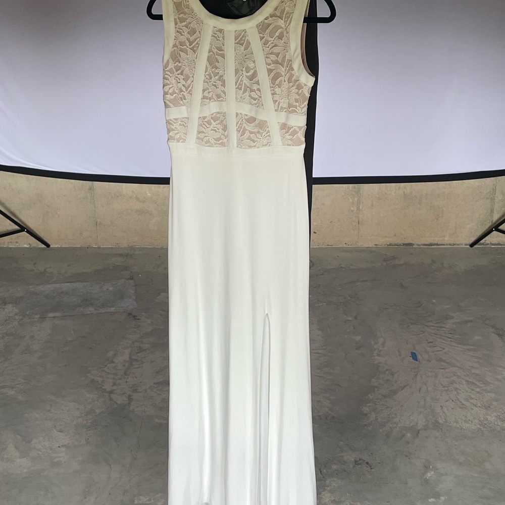 Elegant Ivory Lace Evening Gown